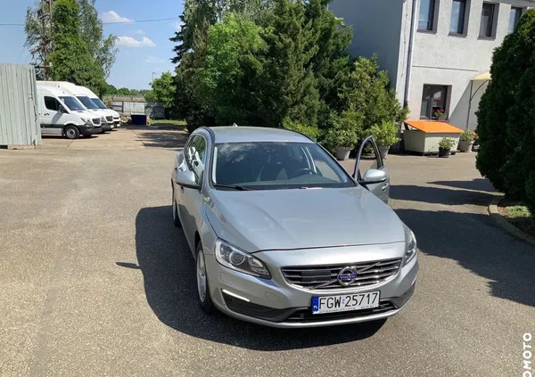 świętokrzyskie Volvo V60 cena 45500 przebieg: 201150, rok produkcji 2015 z Piastów